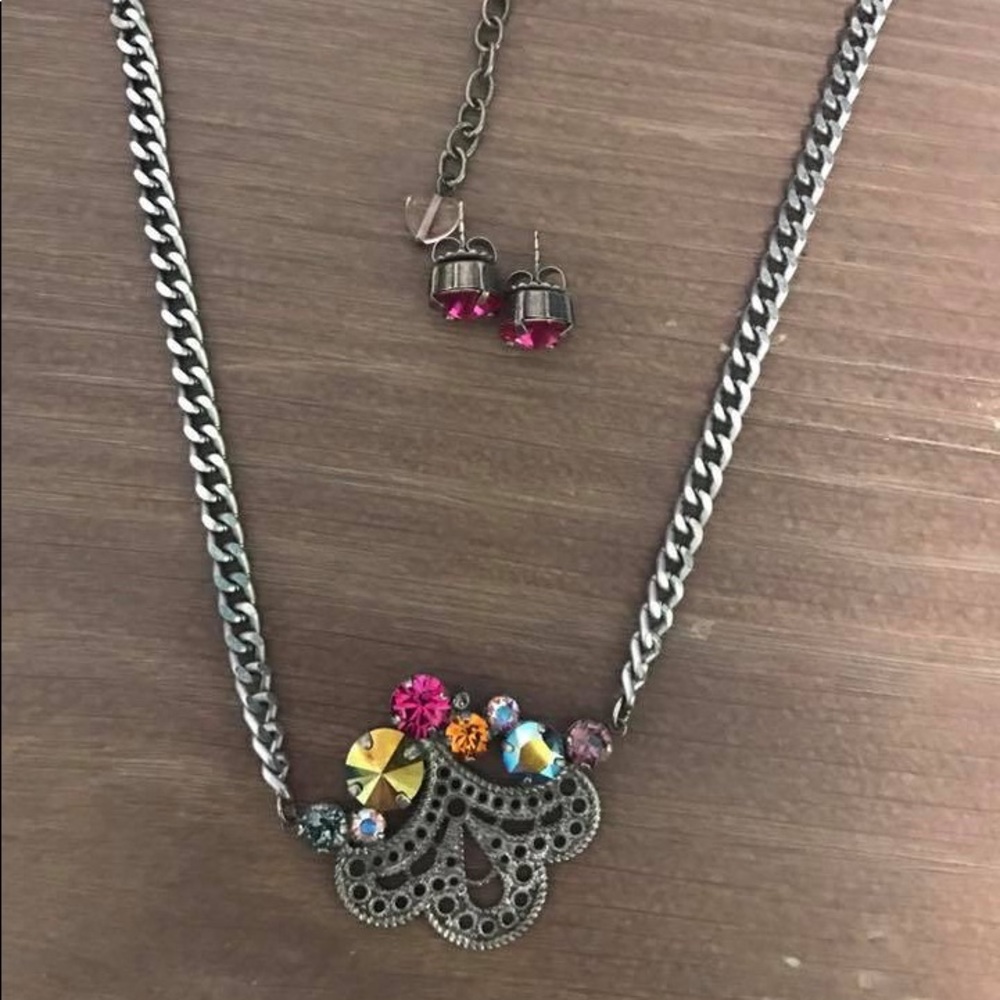 Sabika necklace and earrings